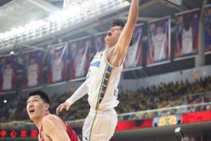 直播吧独家：刘传兴回应上赛季曾凡博受伤 并非有意 只能尽力做好