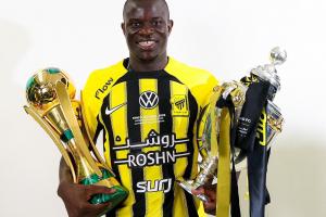 降薪2000万！34岁坎特接受费内巴切提议，2500万欧年薪将只剩零头