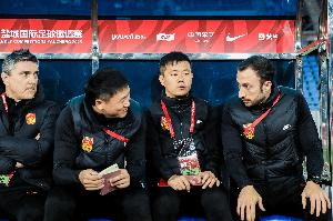 津媒:安东尼奥务实战法值得称赞,几次换人也扭转战局