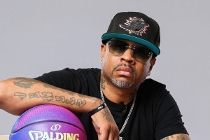 艾弗森出席NBL篮球嘉年华！看的第1场就是珀斯野猫 韩旭拿到14+10