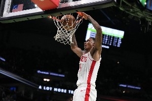 对阵公牛打出关键表现!贾巴里能否摆脱低迷找回赛季初火热状态?