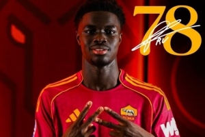 总价2500万!官方:罗马同马赛18岁中锋瓦斯签约4年 选择78号球衣