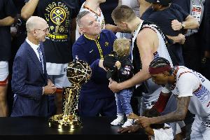 谁最适合执教杨瀚森？徐静雨：马龙 他调教过约基奇 给他时间成长