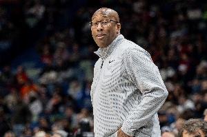 迈克·布朗:单论执行战术 本场表现堪称我们一整年最糟糕的之一