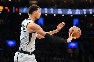 回归首发就赢球！文班12中7&三分6中5 得到22分10板1助2帽