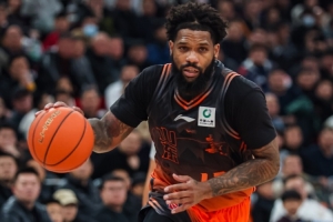 邱彪：鲍威尔之前低迷的原因是 他的继父和父亲相继离开了人世