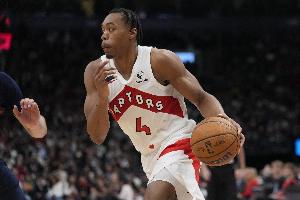 卡莱尔：斯科蒂·巴恩斯6尺9却像控卫一样打球 他应该入选全明星