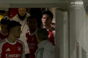 咋了?邮报:赖斯与枪手助教发生争吵,斥责对方“不知道在说啥”