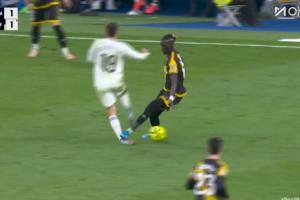 第81分钟,巴列卡诺中场西斯踩中塞巴略斯脚踝,被直红罚下!