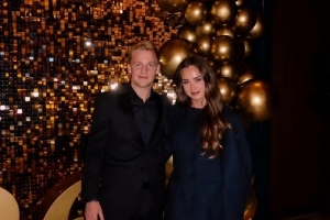 范德贝克向博格坎普女儿求婚成功,前曼联太太团纷纷留言送祝福