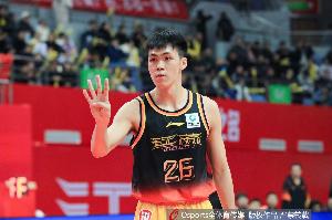 不在状态!庞峥麟半场6投仅1中拿到3分3助 出现2失误