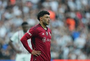 还能签!镜报:阿森纳仍可以签32岁老将张伯伦 名单未满25人可签