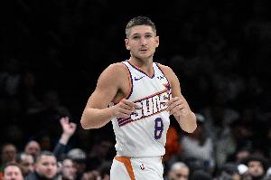 百步穿杨！格雷森·阿伦18中9拿到24分 三分11中6