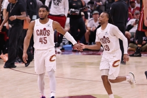 钦点的补强！骑记：米切尔特别希望与哈登联手&施压要求调整阵容