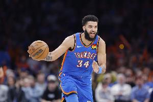 谁打谁有！肯威上场中投+抛投+三分连砍7分 雷霆15-2领先到18分