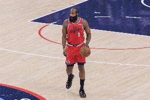 哈登2010年推特：开启飞行模式飞往克利夫兰 落地后联系你们