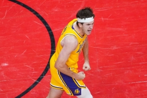 里夫斯：我们这次客场之旅是4胜2负吗？接下来能回主场非常棒