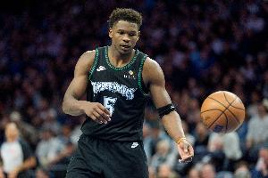 爱德华兹：我有点小伤 全明星赛可能不会打 希望比赛能激烈