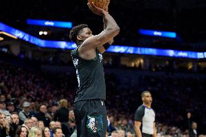 针锋相对！爱德华兹首节9中4拿到9分2板 巴雷特5中3贡献8分1板1助