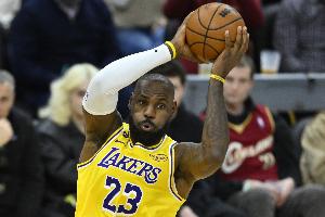 名记谈詹姆斯未来：或去骑士/勇士 后者若换来字母哥能吸引他加盟