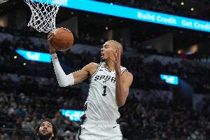 统治级表现！文班亚马上半场16分钟9投7中&三分6中5 轰下20分6板