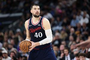 快船GM:祖巴茨是NBA最好中锋之一&为球队倾其所有 做这决定很难