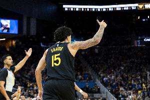 18+7助！科尔：巴特勒伤后我们依赖桑托斯的组织 他擅长突破分球