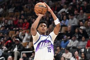 手感全无!5号秀贝利半场10中2仅拿4分3板1助1断1帽 首节5中0