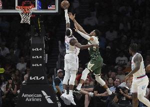 队记：热火直到昨晚深夜才得知 雄鹿可能不会在今天交易字母