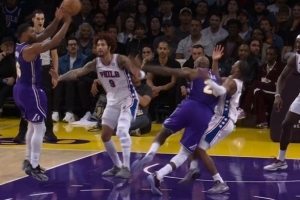 维持原判！马克西卡位拽倒詹姆斯个人5犯 76人挑战失败