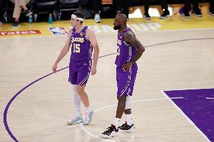 里夫斯：失去东契奇后让我们变得艰难 但为了赢球全队团结一致