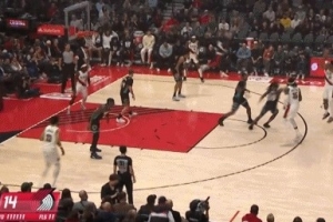 不着边际！亨德森弧顶借掩护出手三分球偏得离谱