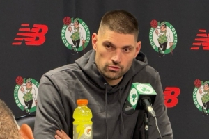 安芬尼·西蒙斯换武器!史蒂文斯：考虑阵容搭配 我们后卫深度还行