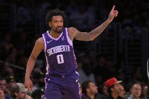 外线尽力了！蒙克替补22分钟 三分9中6拿到18分2板2助