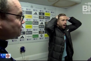 抱头不敢相信！队友雅内特未能获全场最佳，亨德森一脸惊讶