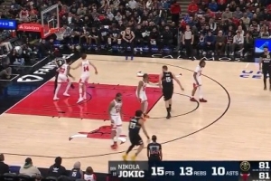 真是游刃有余！约基奇仅用两节半的时间便三双到手 15分13板10助