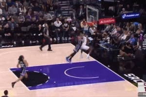 闪电进攻！米切尔一记长传打到篮下 汤姆林接球拉杆终结