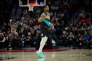 进攻组织都挺出色！乐福18中7得到17分8助1断 三分11中3