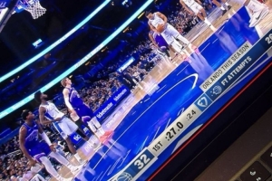 心系老队友！莫兰特社媒晒图：在家看小贾伦爵士生涯首秀VS贝恩