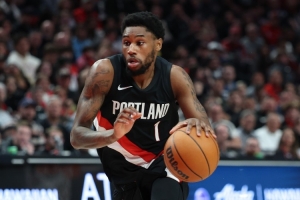 替补进攻还不错！韦斯利9分钟5中3拿到10分 三分3中2&罚球4中2