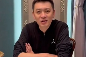 轻松了不少！杨鸣与巴特尔享受蒙氏早餐：希望内蒙篮球越来越好