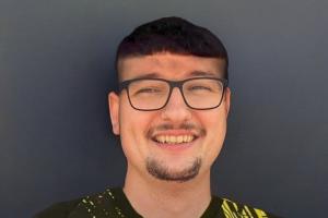 我先帮你剃了！多特喜提联赛五连胜，官方玩梗晒蓄发哥剃头后照片