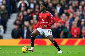 费迪南德：梅努跑动量巨大，说明他无法登场时也一直努力训练