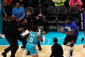 笑死！斯图尔特死亡冲锋 黄蜂主帅被吓了个半死 大叫惊恐逃跑