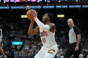 里程碑！米切尔生涯三分命中数达1800个 NBA历史第32人